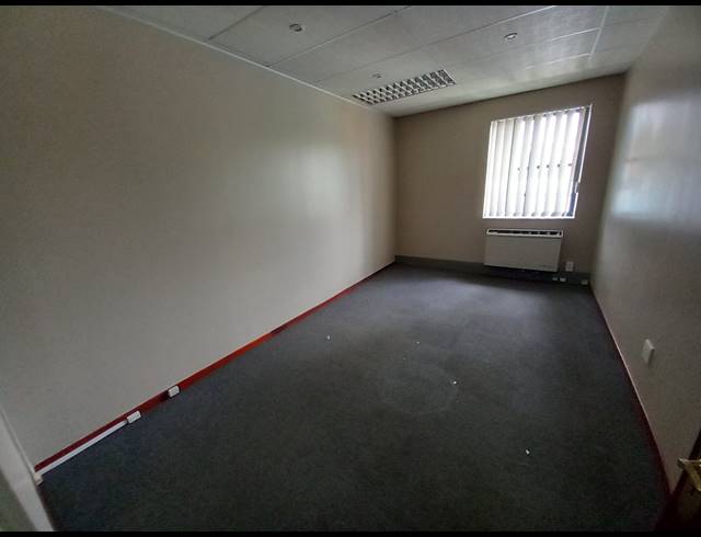136M² OFFICE TO LET IN BRYANSTON
